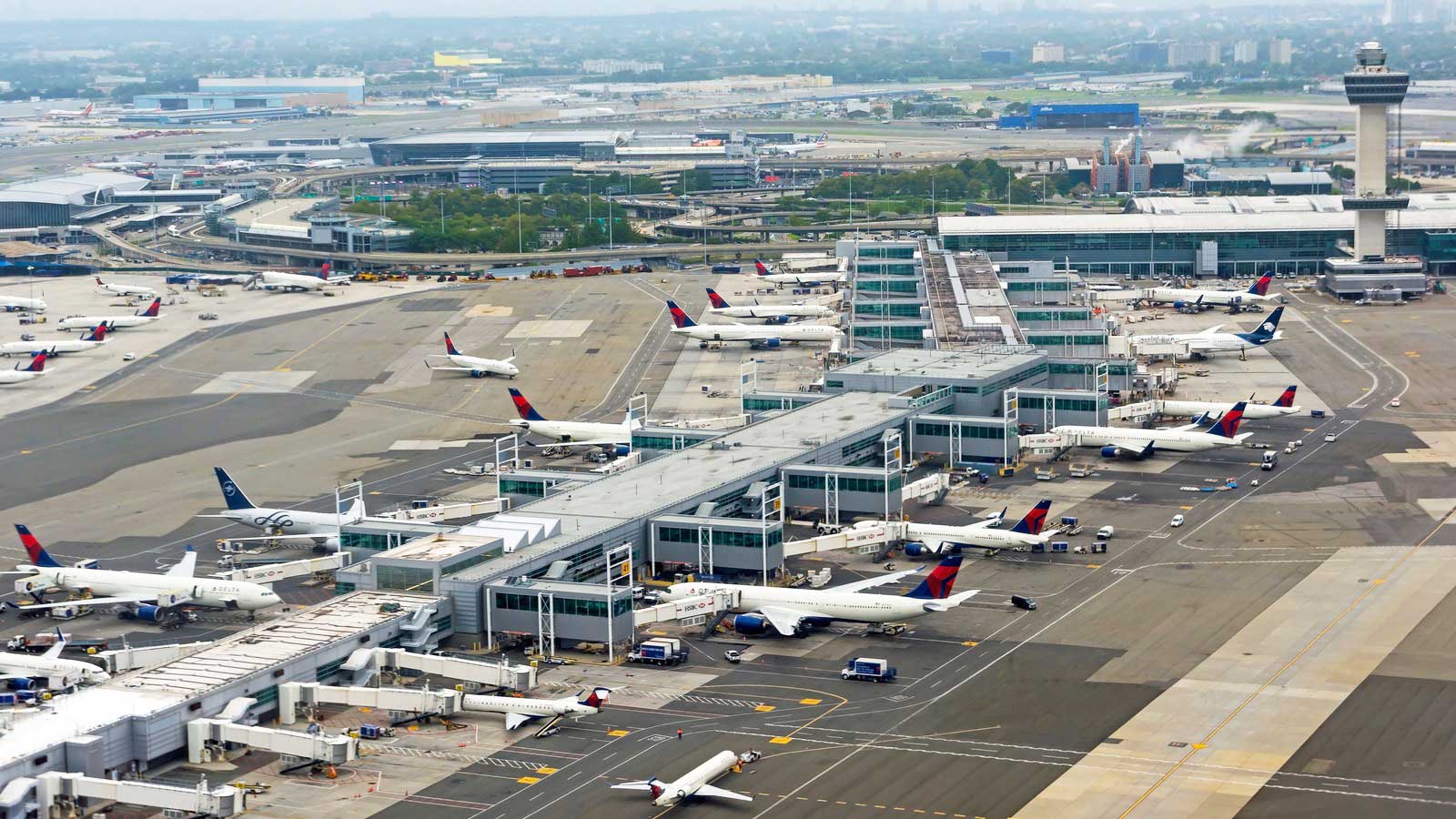 Airport transportation and luggage service in New York